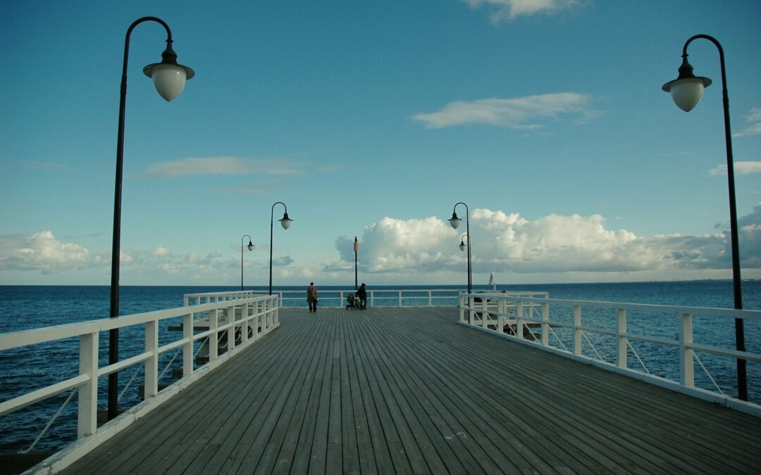 Sopot co warto zobaczyć – molo, kurort i muzyka – dla tych, którzy chcą odpocząć elegancko