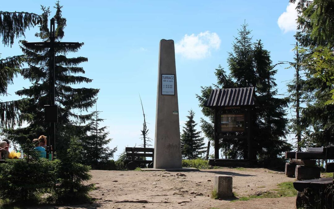 Gorczański Park Narodowy – hala, mgła i ślady niedźwiedzi
