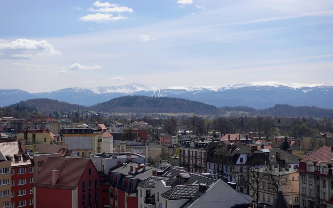 Jelenia Góra co warto zobaczyć – uzdrowiskowa atmosfera i spacery po parku zdrojowym