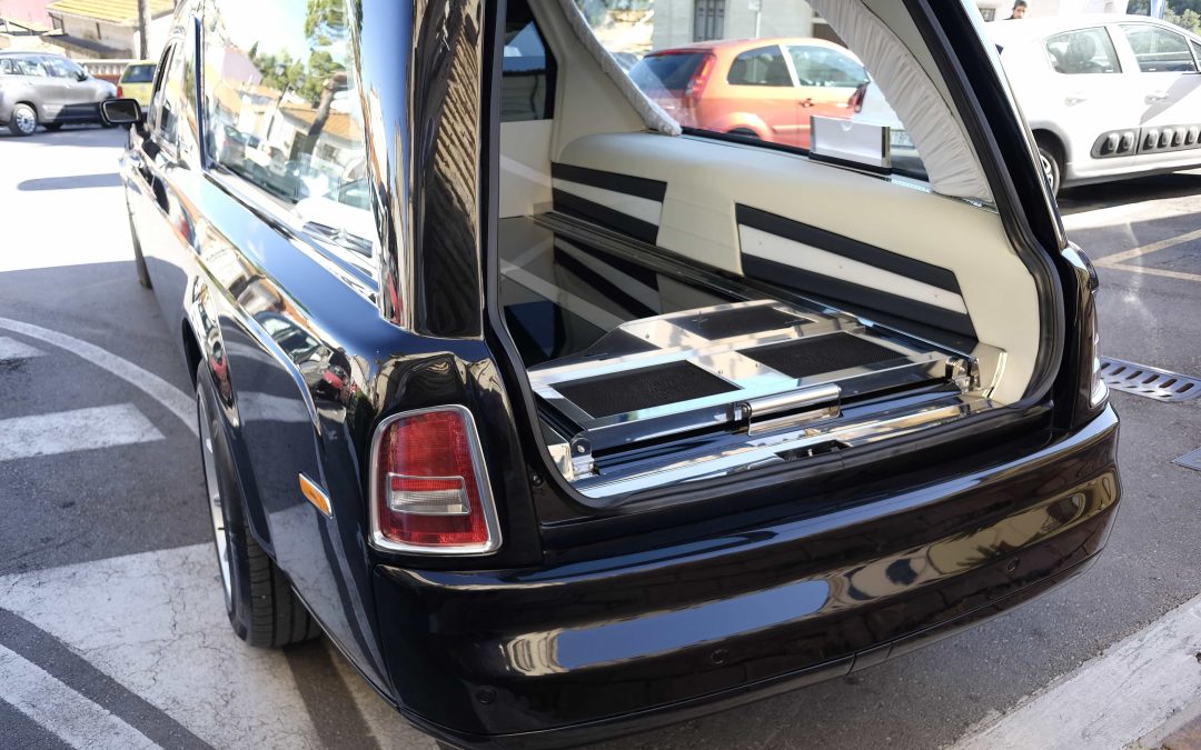 Formalności po śmierci na wakacjach za granicą – jak sprowadzić bliską osobę do kraju