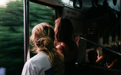 Dłuży Ci się droga? 13 sprawdzonych sposobów na spędzenie czasu w podróży