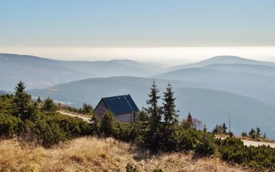 Gdzie w góry jesienią? Odkryj Karkonosze i pomysł na jesienny wyjazd pełen uroku
