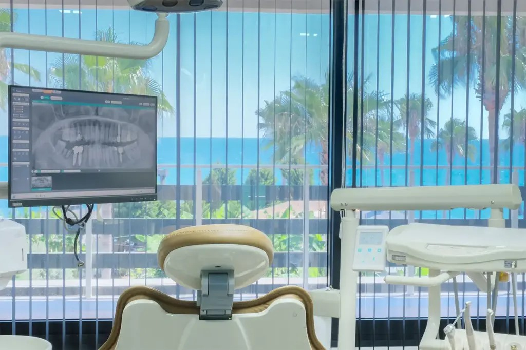 fotel stomatologiczny z widokiem na morze