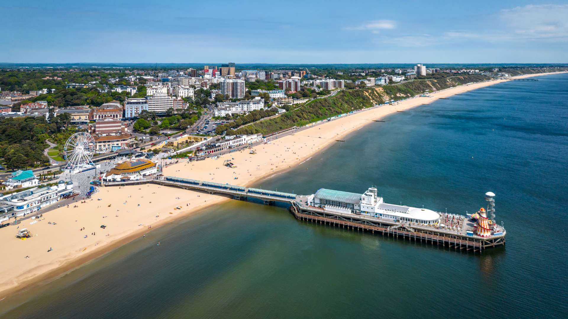 Luksusowy weekend dla kobiet w Wielkiej Brytanii – relaks, elegancja i wyjątkowe wydarzenia nad morzem